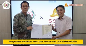 Penyerahan Sertifikat Asesi dan Asesor oleh LSP Elektroteknika